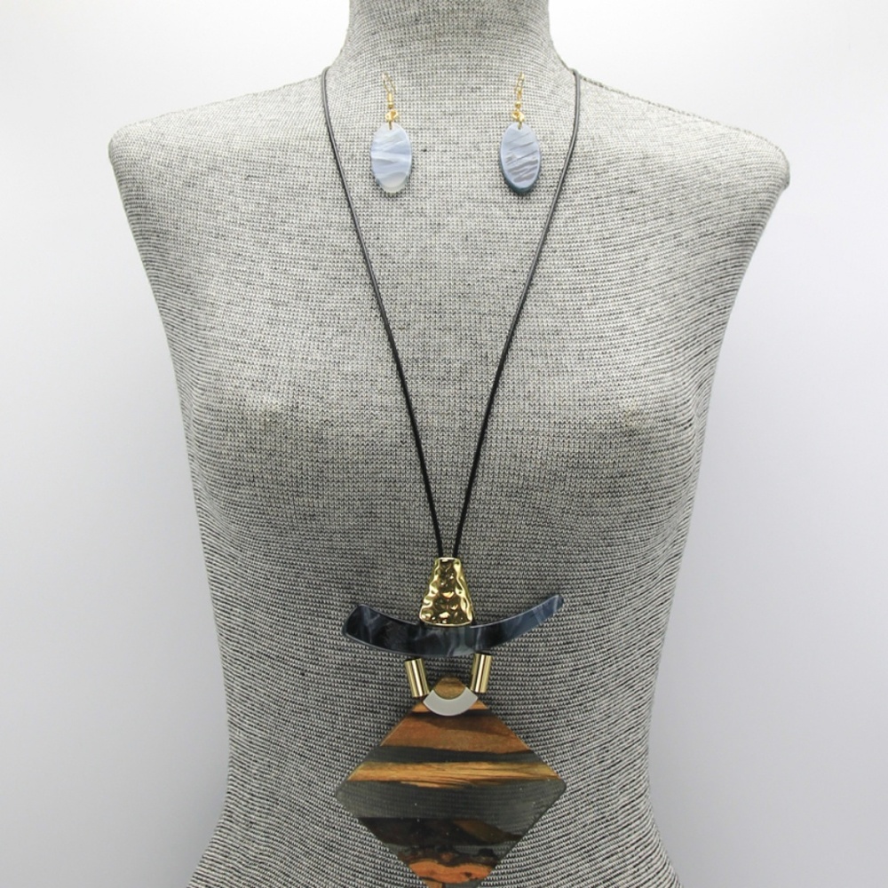 Teak Tortoise Necklace In Neutrals